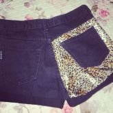 Shorts com detalhe em onça
